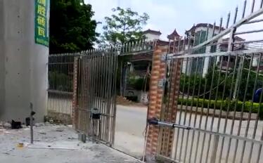 香蕉久久网工廠大門平移門大香蕉影视网安裝工程現場實拍視頻